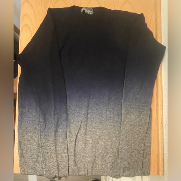 Vince Crew Neck Ombré Navy and Gray Wool/Cashmere Sweater - Picture 1 of 4
